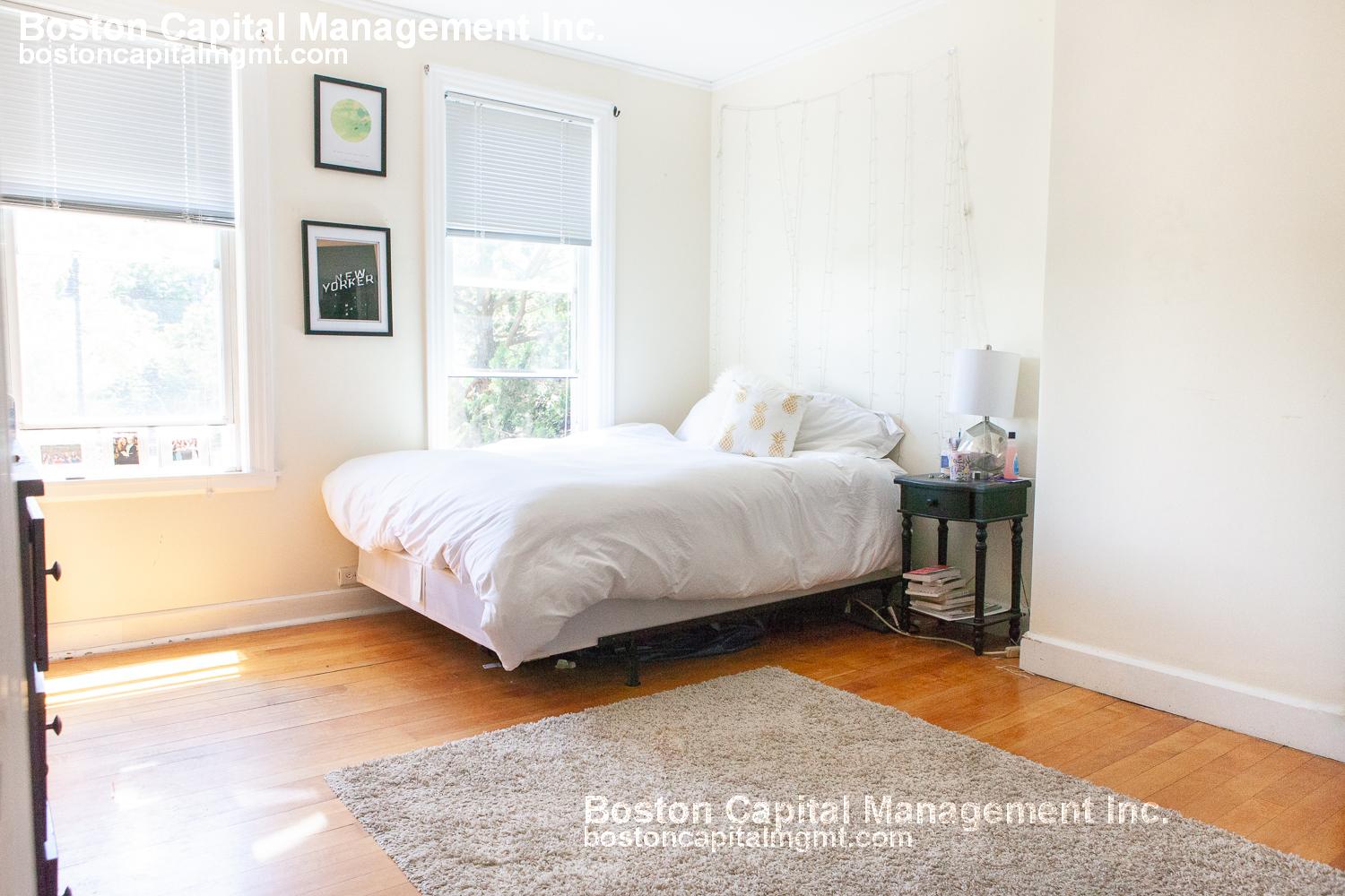 6 bed, 2.5 bath apartment for rent at 1743 Commonwealth Ave Unit 4, Brighton — photo 5 of 17