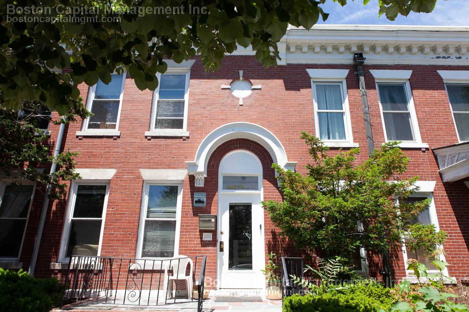 6 bed, 2.5 bath apartment for rent at 1743 Commonwealth Ave Unit 4, Brighton — photo 1 of 17
