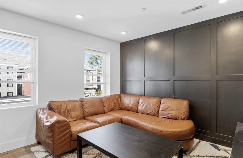 211 West 9th St, South Boston