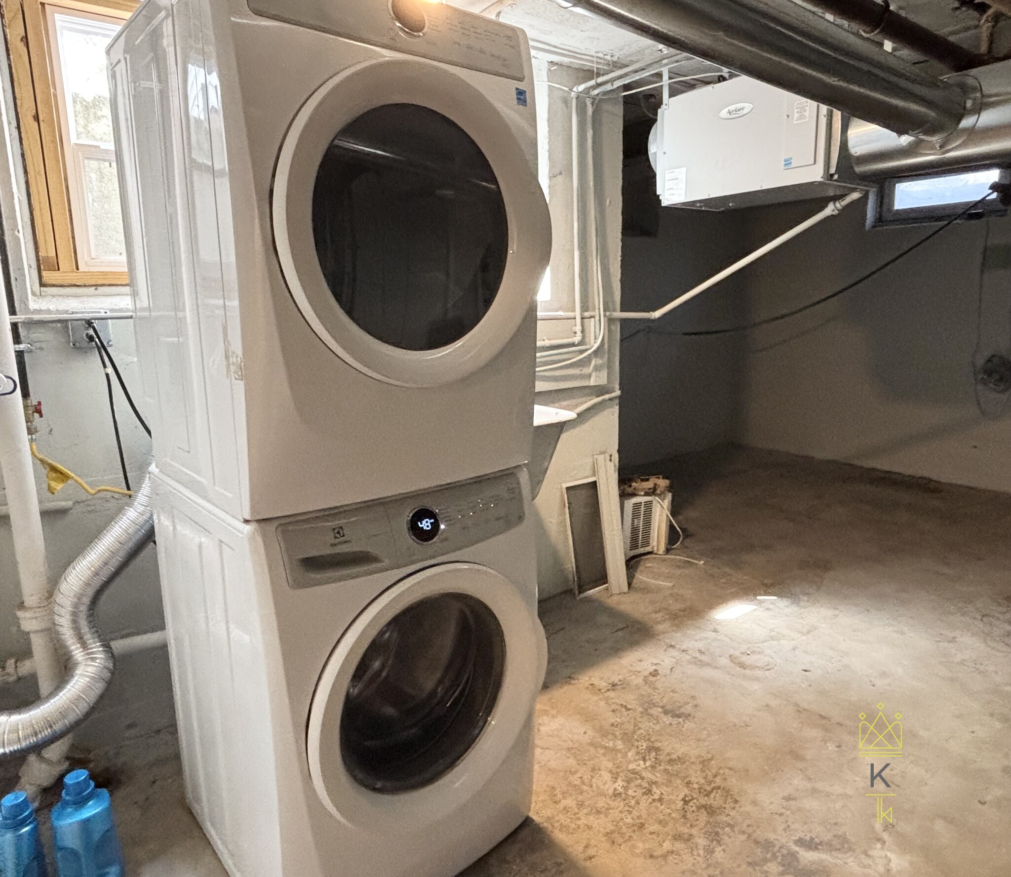 198 Wolcott Rd, Chestnut Hill