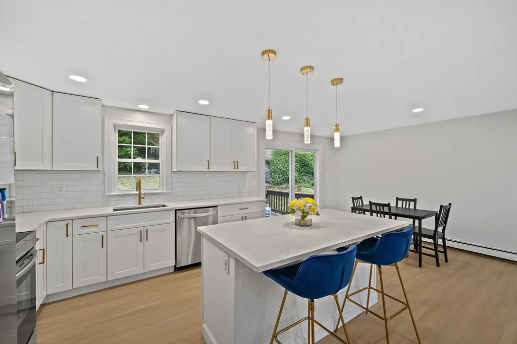 6 Skyview Rd, Woburn