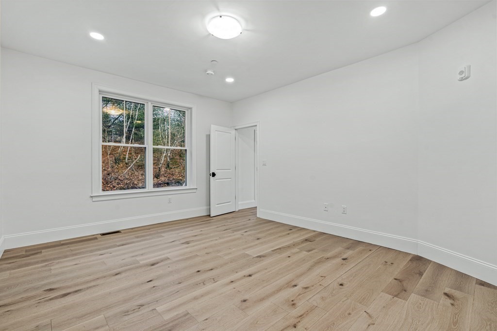 19 Lily Pond Ln, Lexington