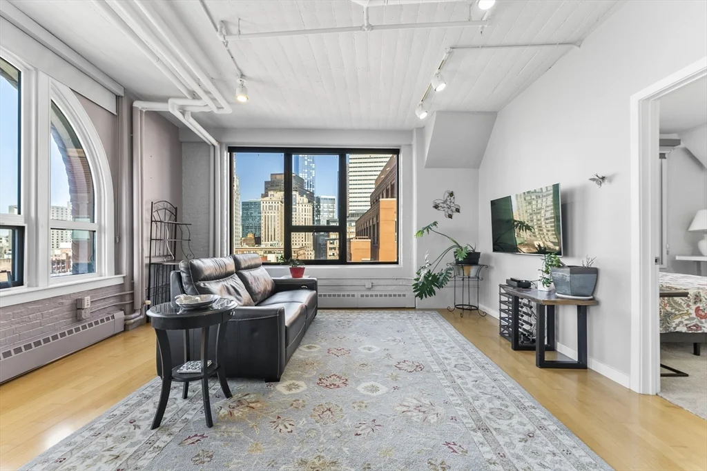 210 South, Leather District