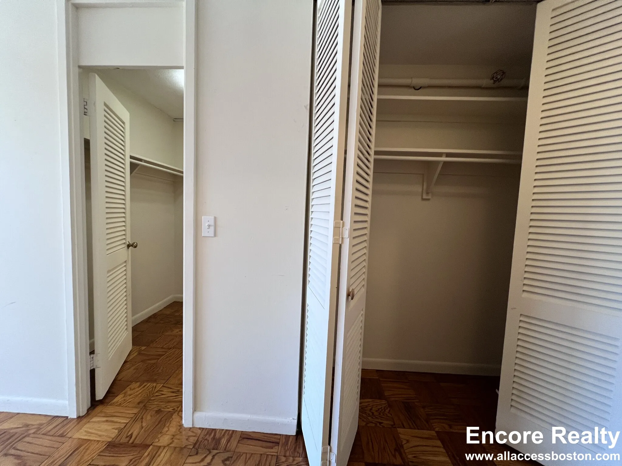 101 Monmouth Ct, Longwood