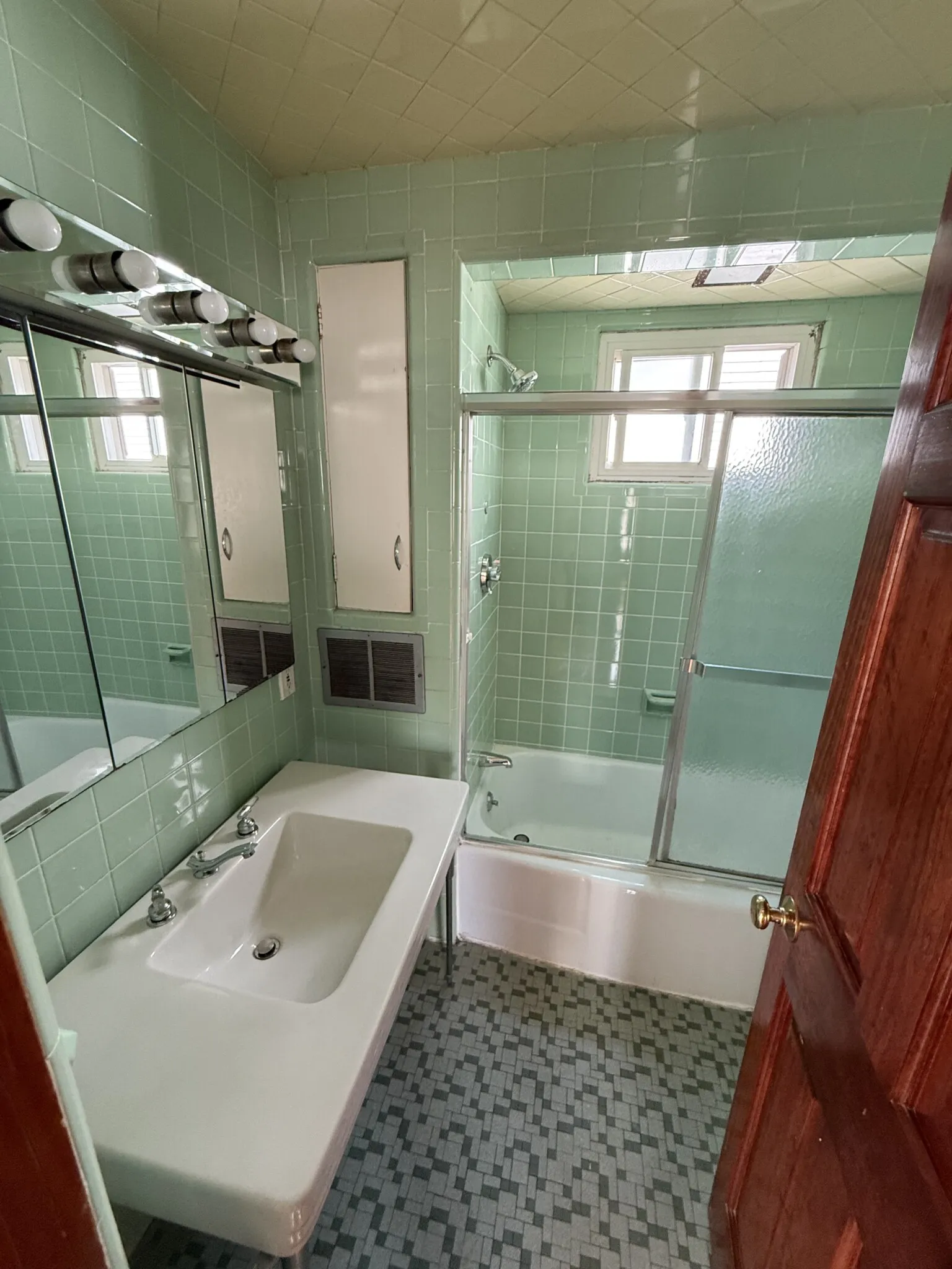 68 Willow Ave, Davis Square