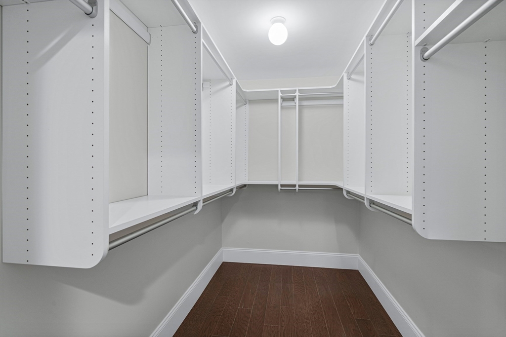 15 Lily Pond Ln, Lexington