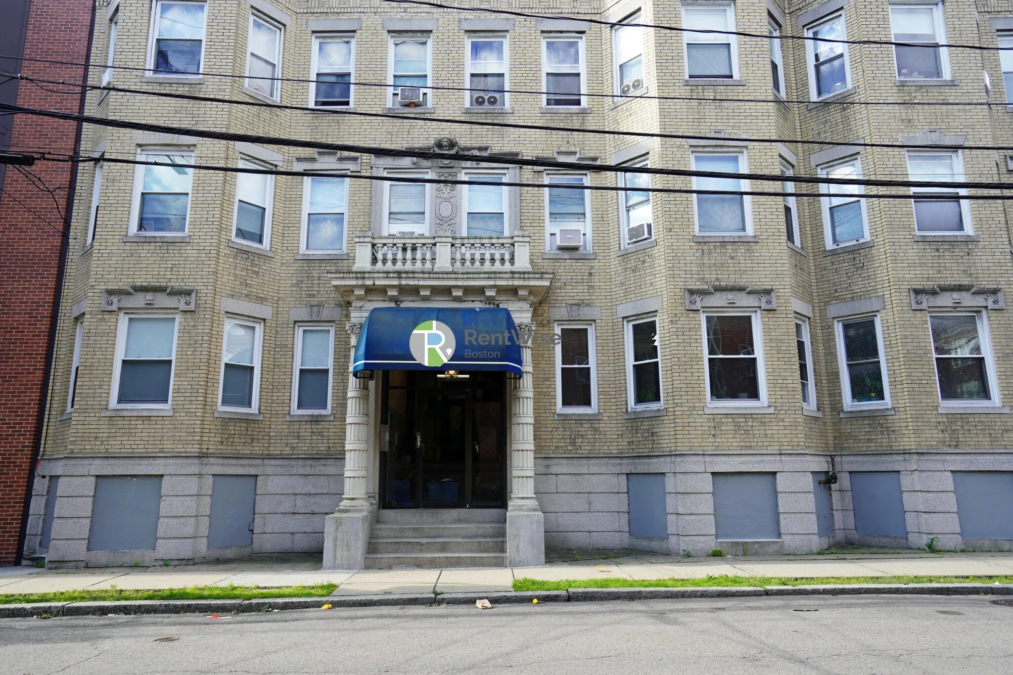 35 Gardner St, Allston