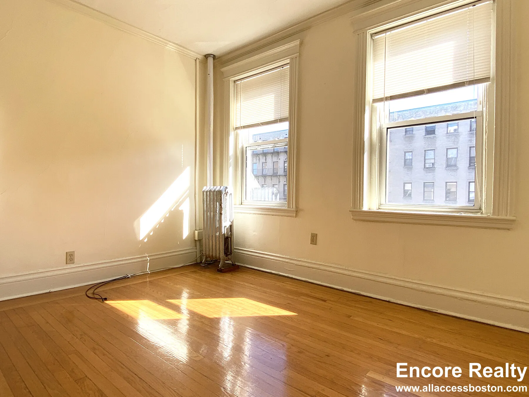 28 Queensberry St, Fenway