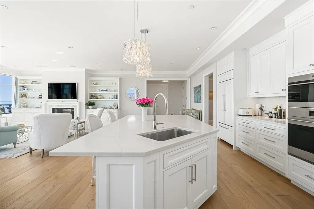 35 Littles Point Rd, Swampscott