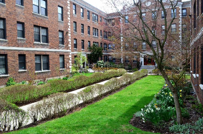 64 Queensberry St, Fenway