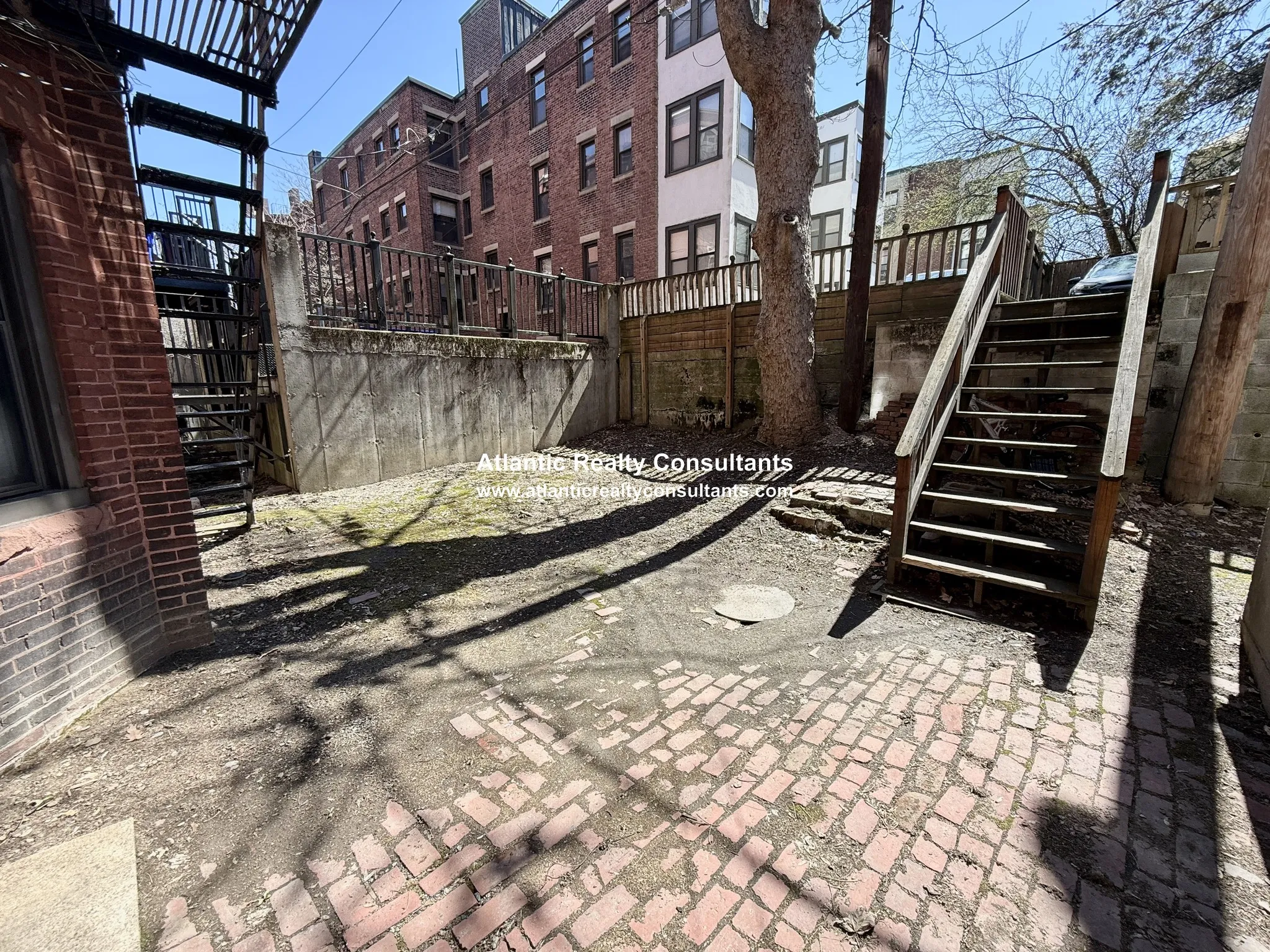 1061 Beacon St, Longwood