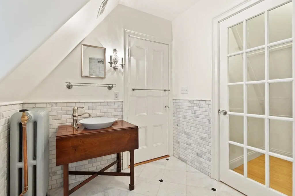 2 Rangeley Rd, Winchester