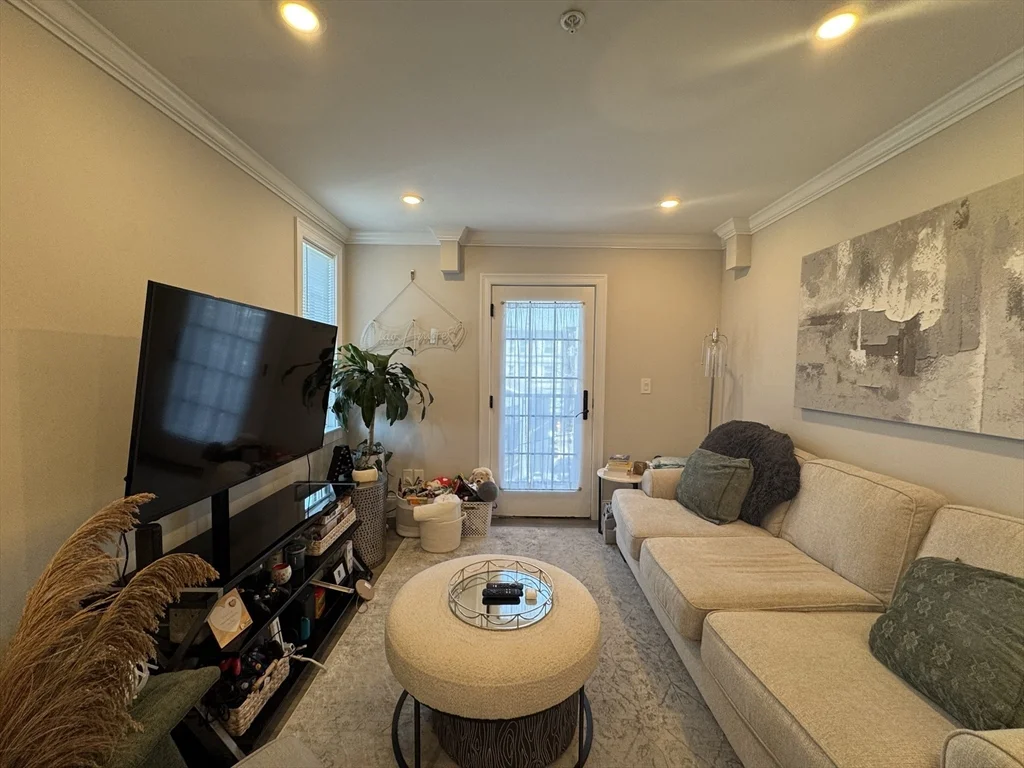 5-9R Trenton, East Boston