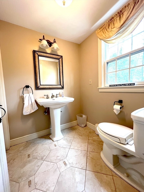 170 Saddle Hill Rd, Hopkinton