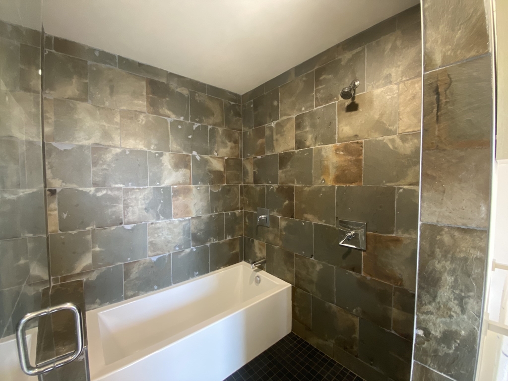 78 Fort Ave, Roxbury