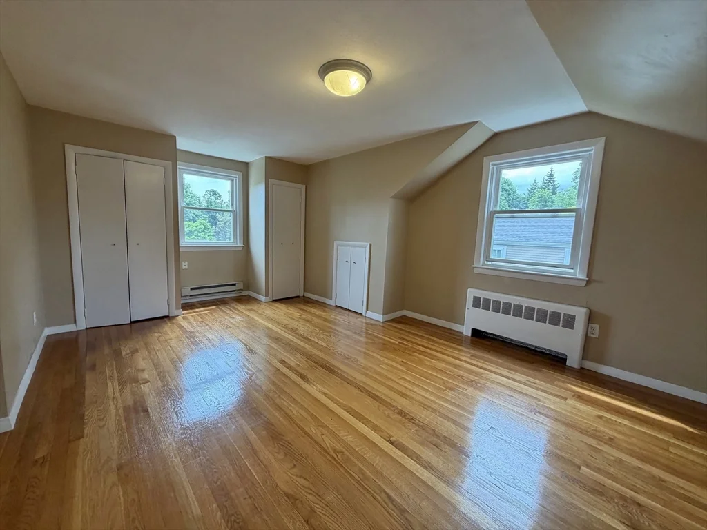 17 Hatfield Rd, West Newton