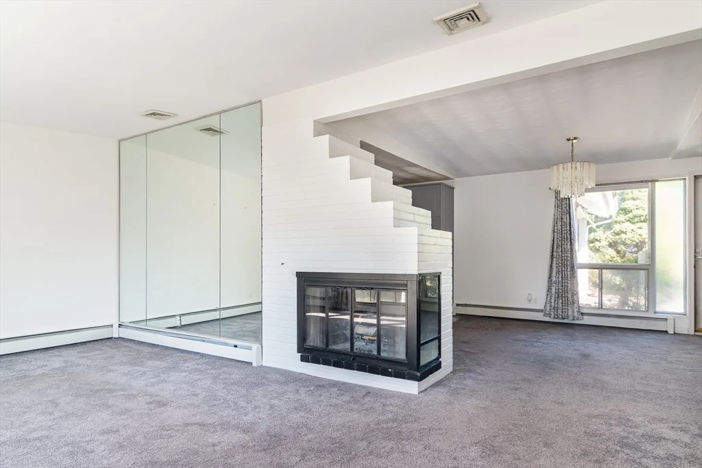 14 Rosslare Rd, Framingham