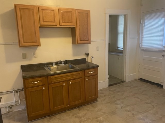 1 Beacon Ave, Holyoke