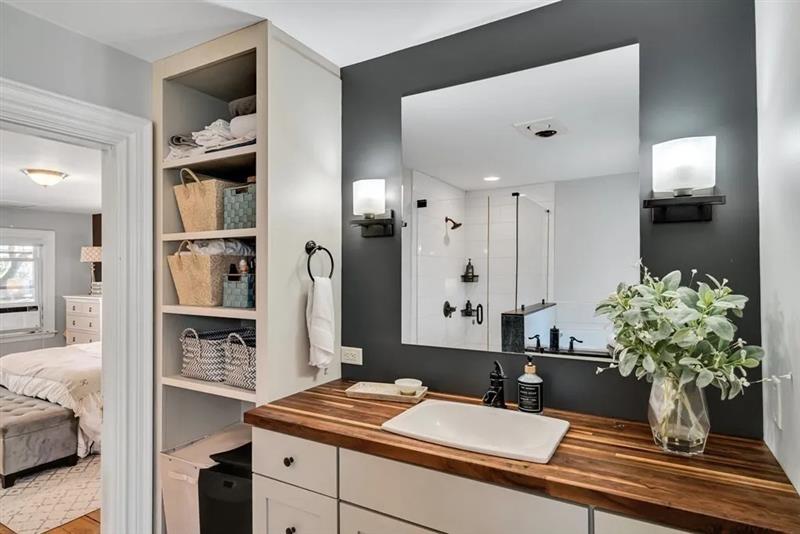 1 Riverside Pl, Riverside