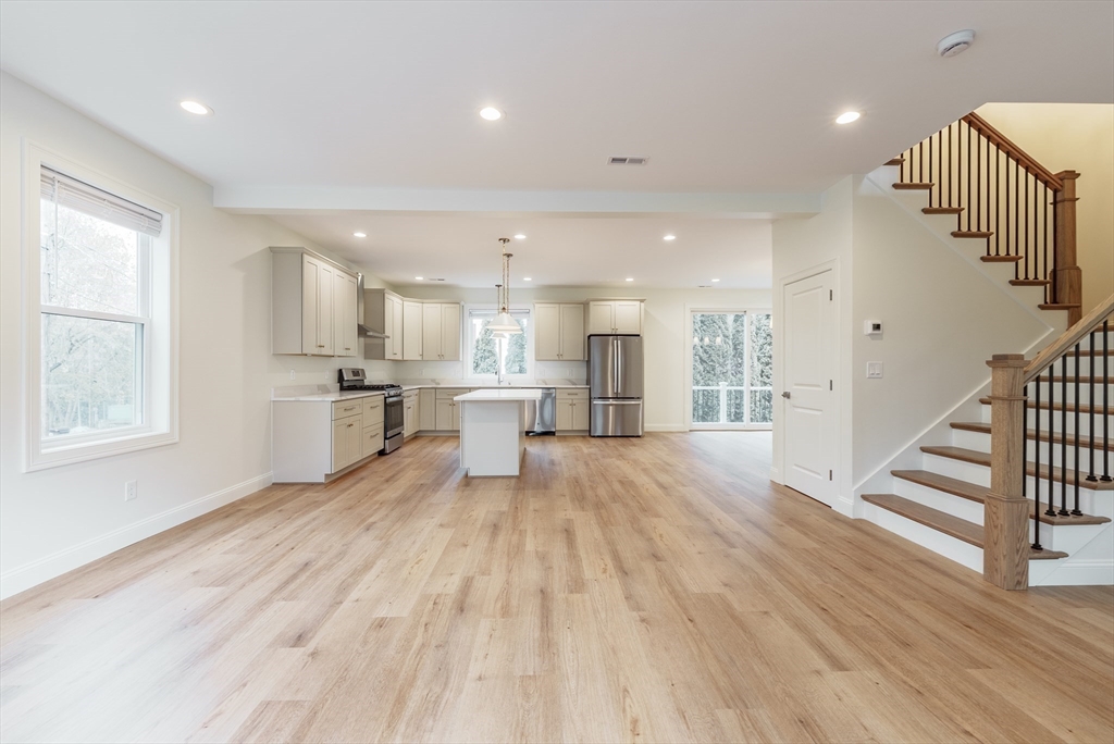 23 Moore St, Agawam