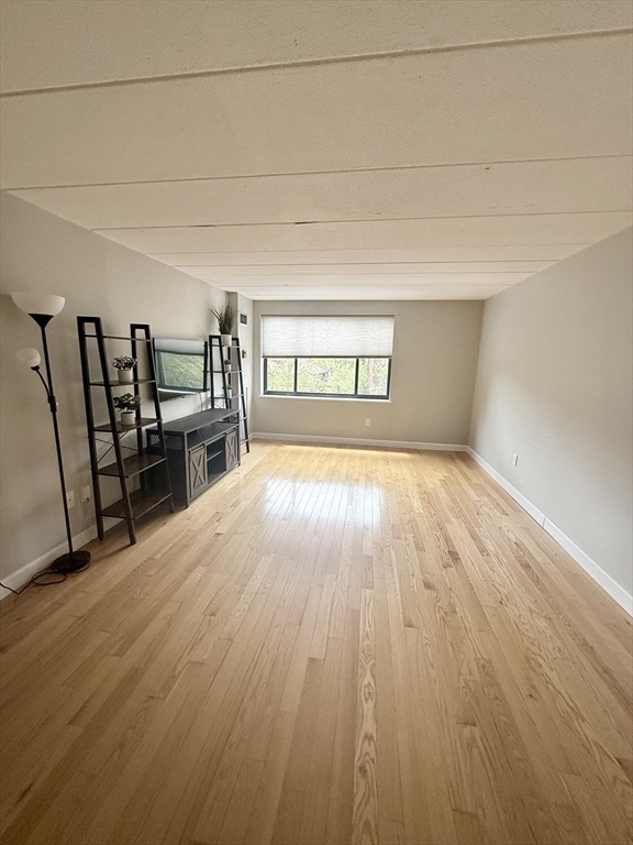 1933 Commonwealth Ave, Brighton