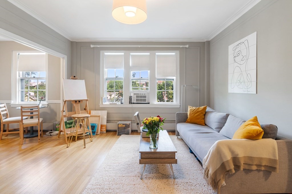 988 Memorial Dr, Harvard Square