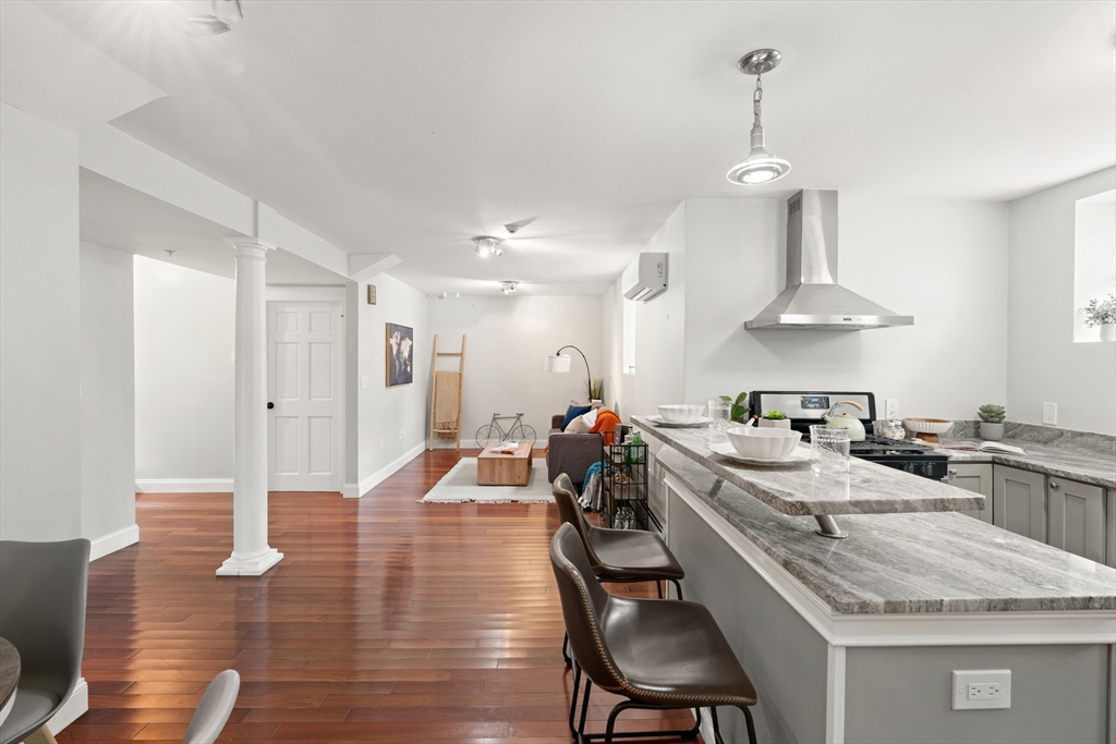 15 Millmont St, Roxbury