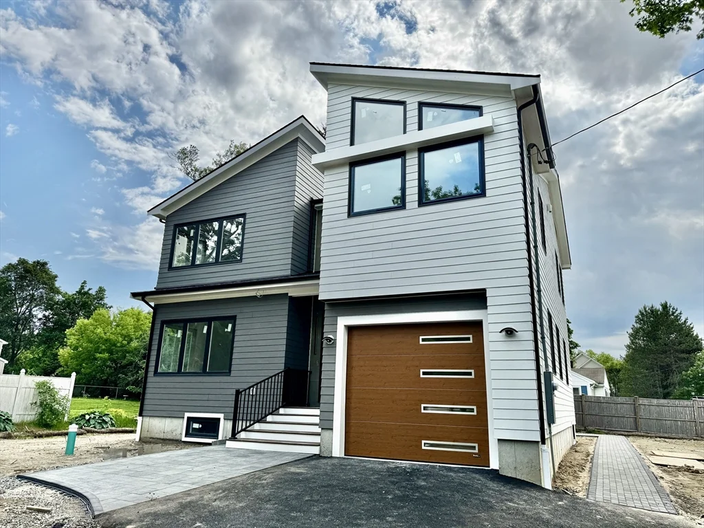 12 Linden St, Natick