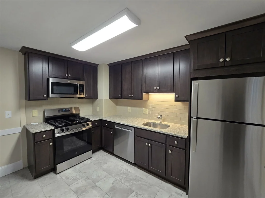 288 Pleasant St, Stoughton