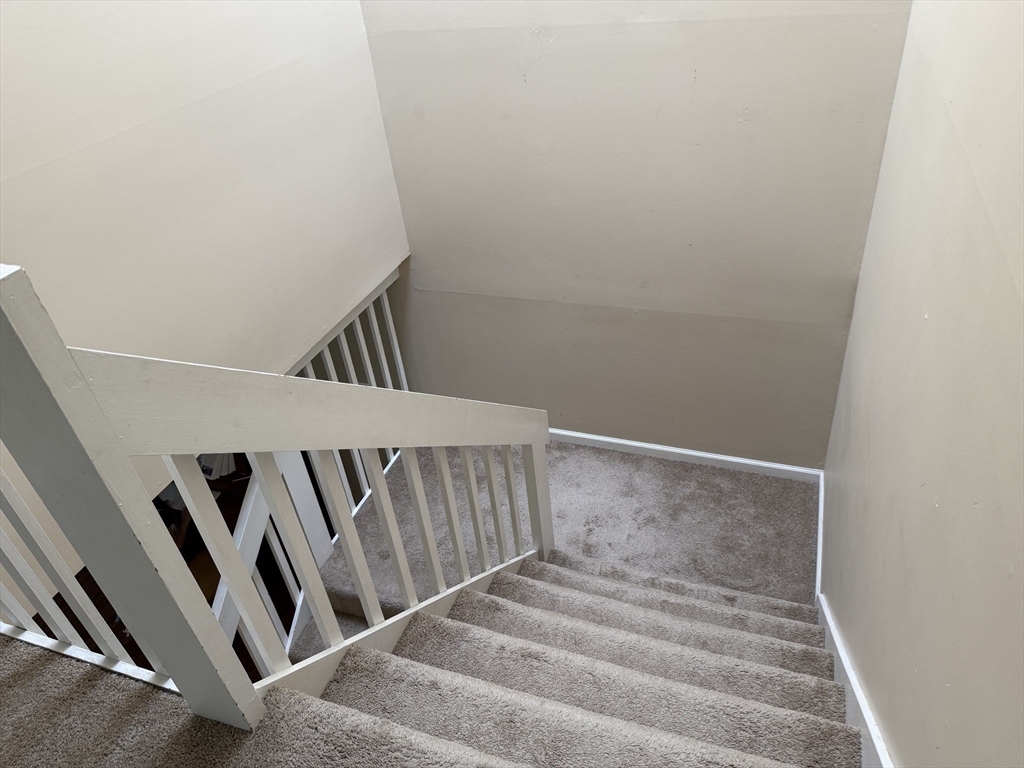 5 Leland Farm Rd, Ashland