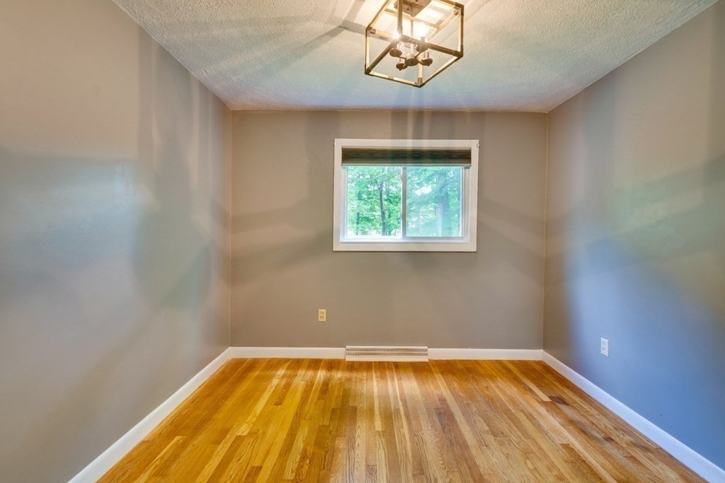 54 Blackmer Rd, Sudbury