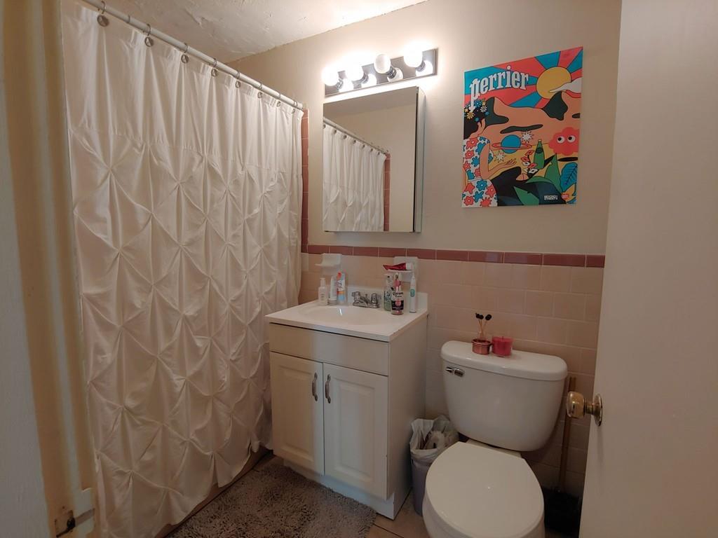 3 bed, 1 bath apartment for rent at 71 Phillips St Unit 4, Beacon Hill — photo 4 of 9