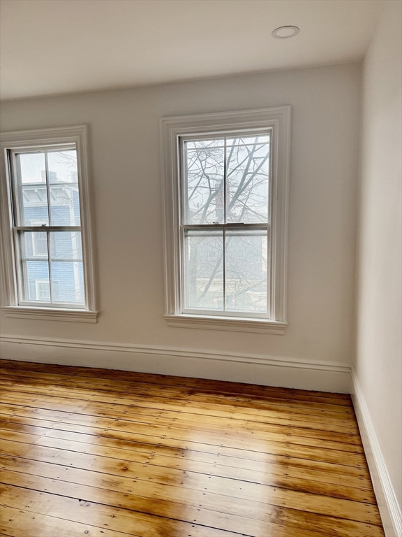 49 Elm St, Charlestown