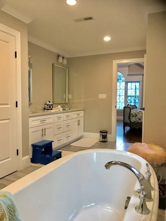 301 Linden St, Wellesley