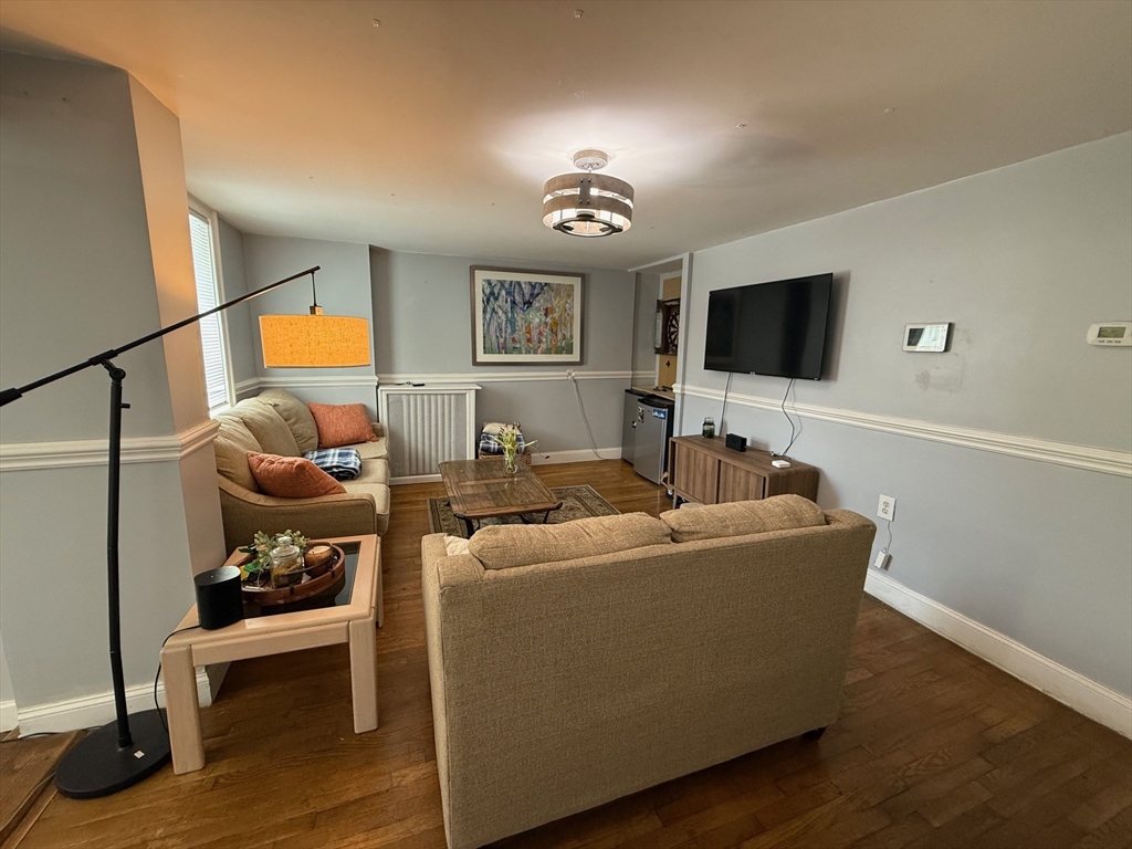 189 W Sixth St, South Boston