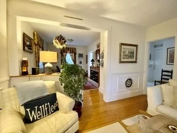 314 Conant Rd, Weston