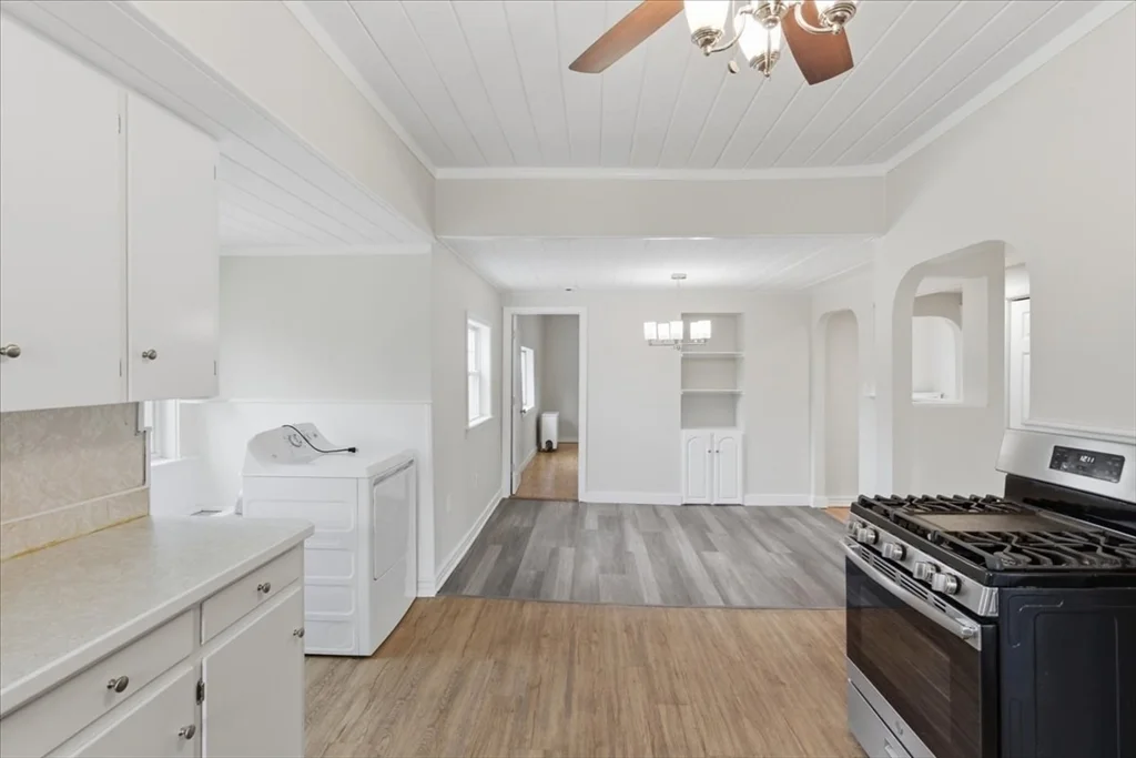 715 Truman Pkwa, Hyde Park