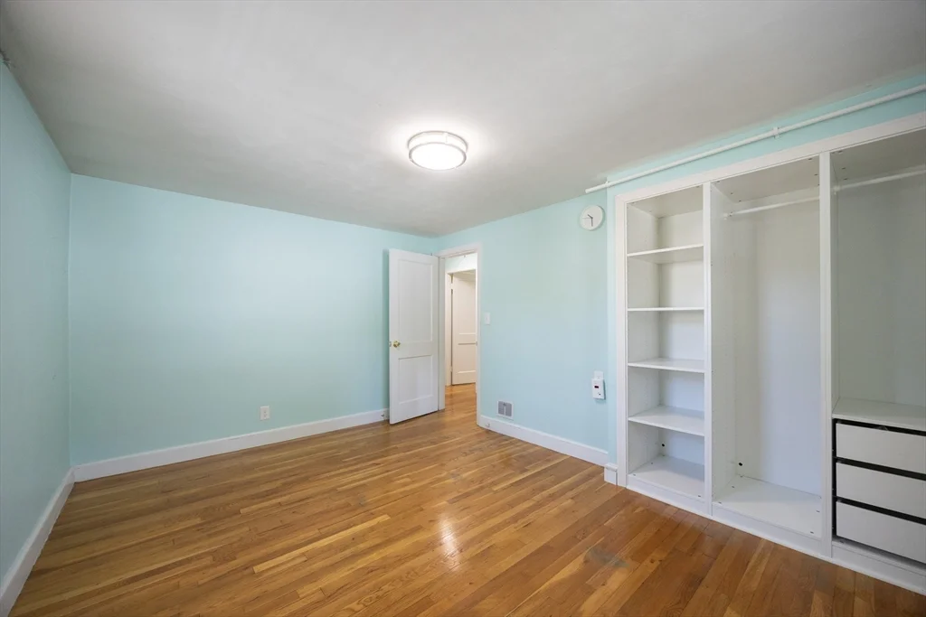 22 Suffolk Rd, Sharon