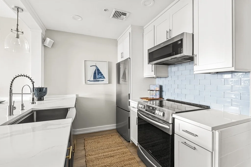 300 Commercial St, Waterfront