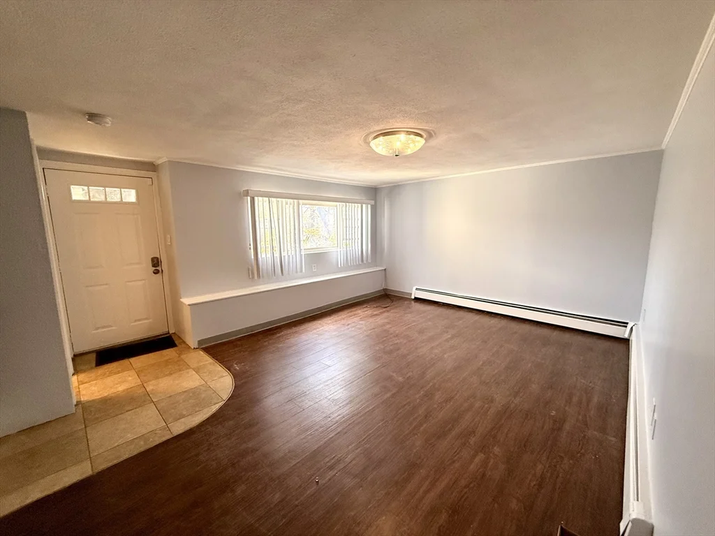 28 College Farm Rd, Waltham