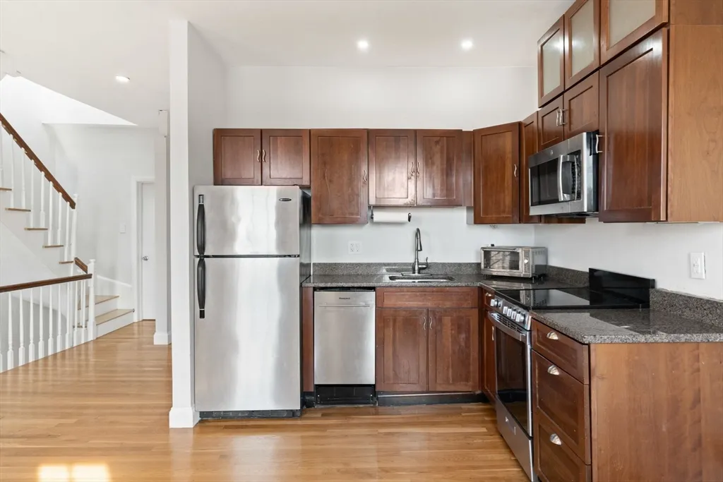 64 West Cedar St, Beacon Hill