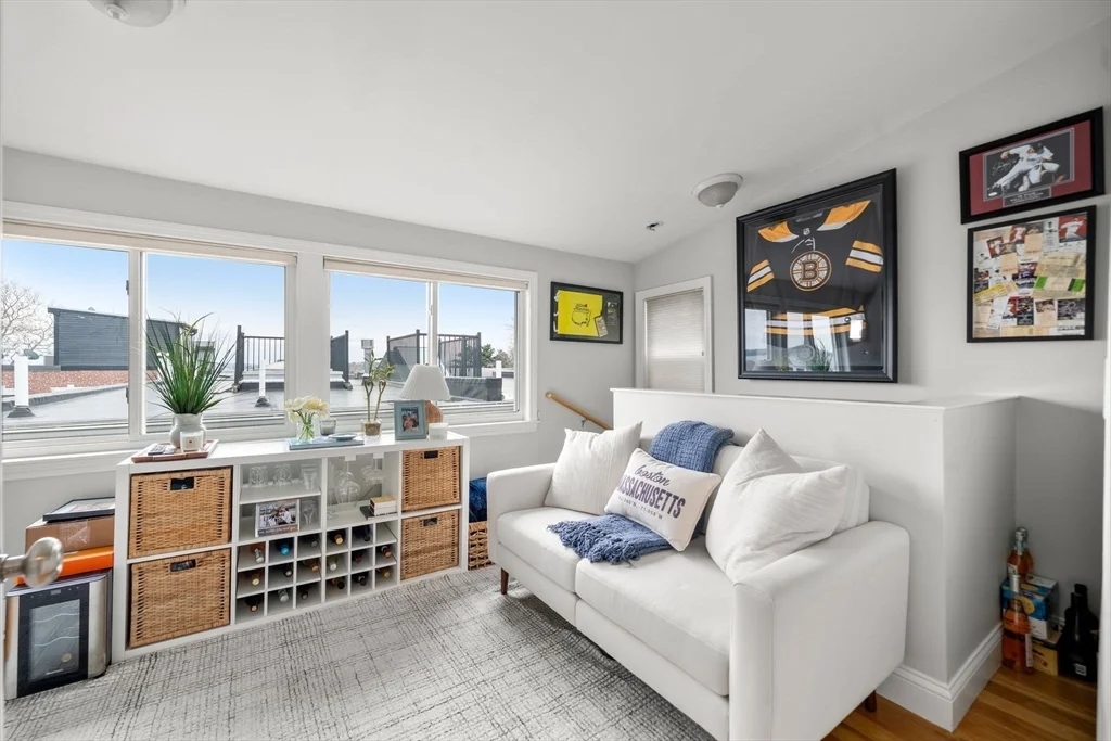 695 E 8th St, South Boston