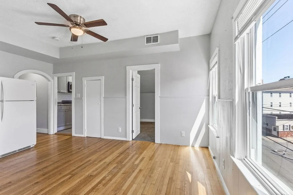 1690 N Main St, Fall River
