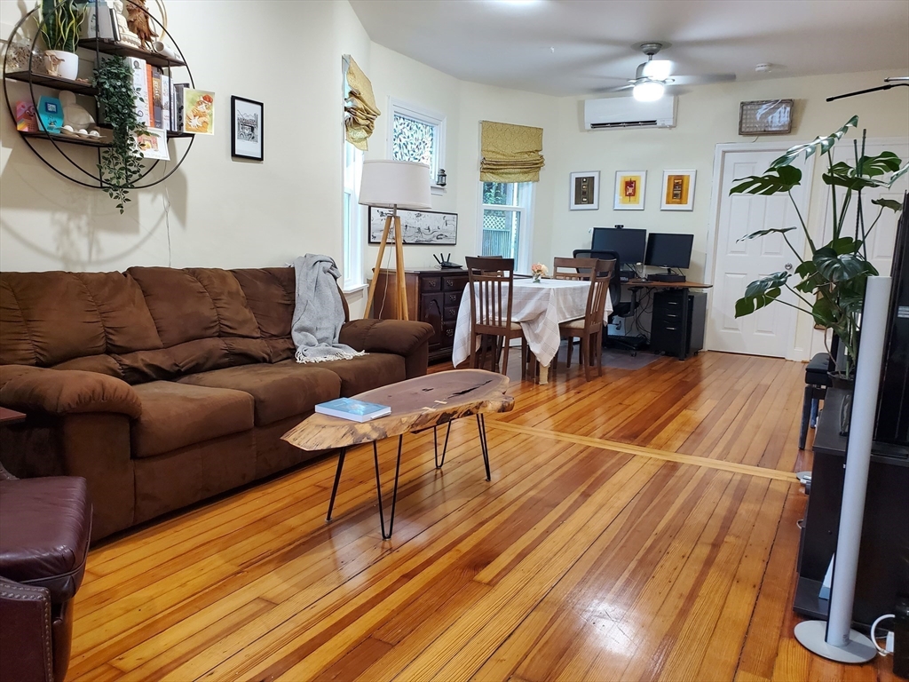 11 Juliette, Dorchester