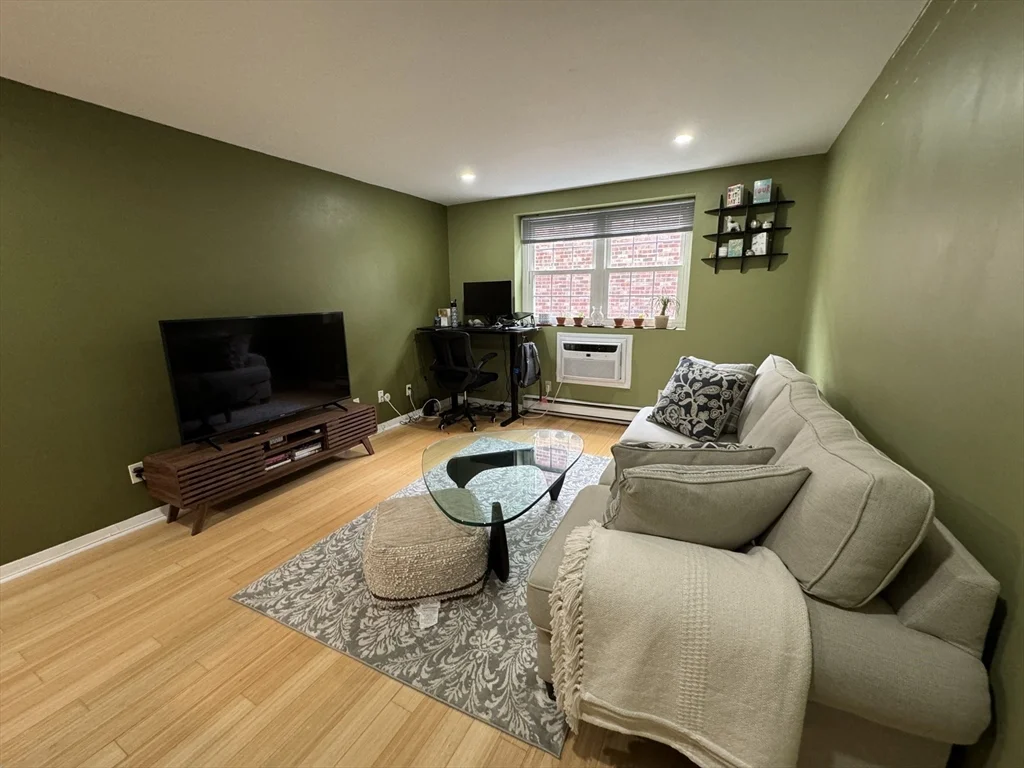 116 Sycamore St, Winter Hill