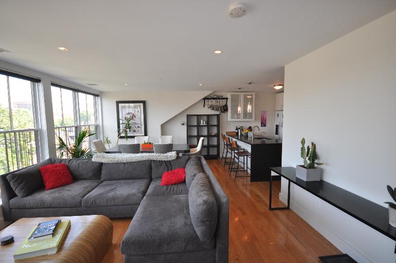 658 Massachusetts Ave, South End