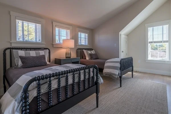 12 Pond View Dr, Nantucket