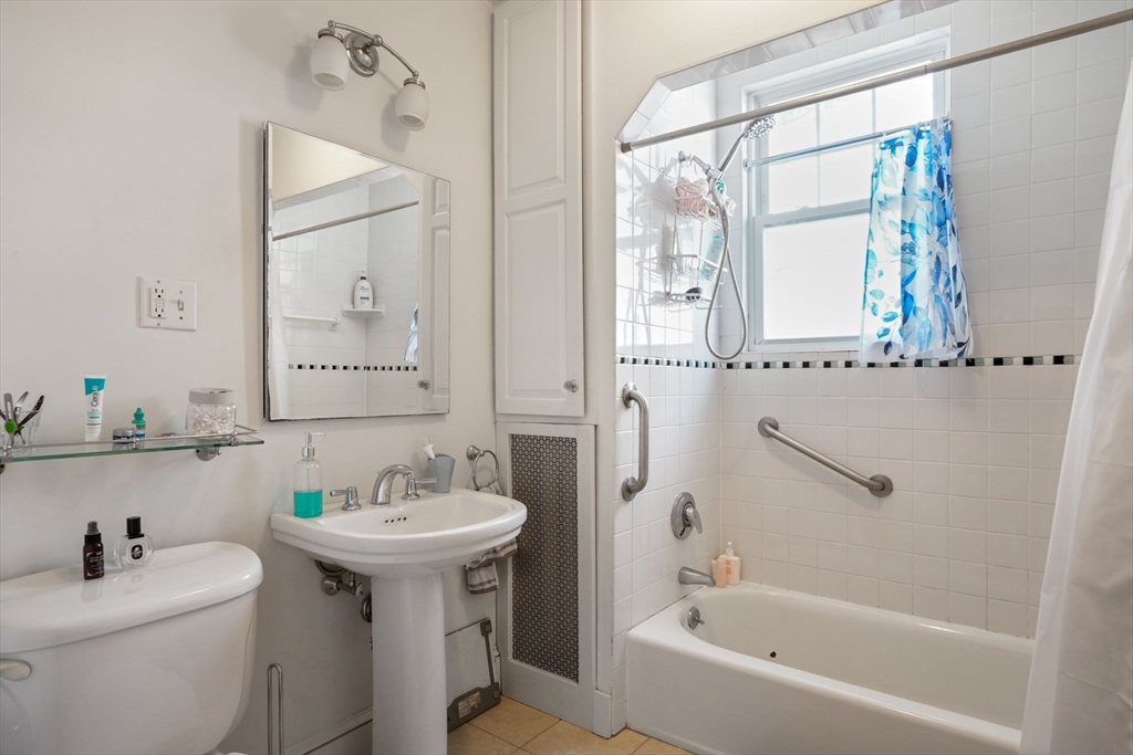 4 Chauncy Ter, Neighborhood Nine