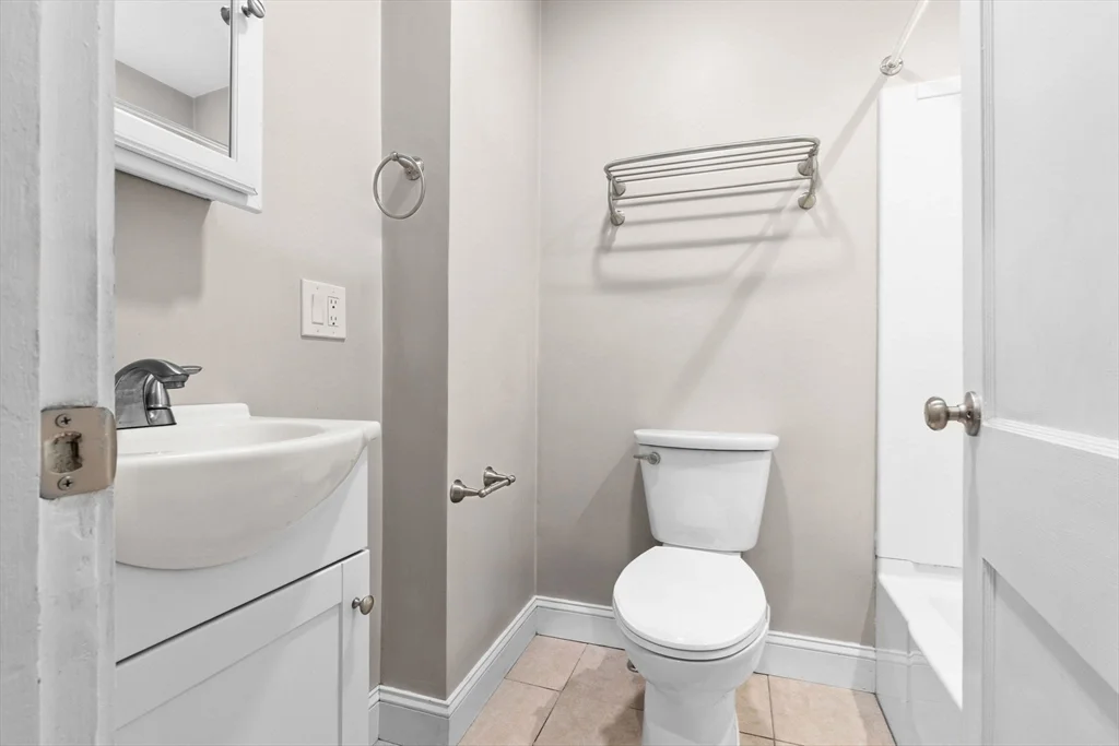 28 Poplar St, Danvers