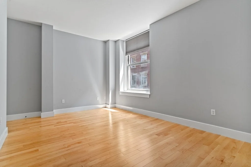 70 Lincoln, Downtown